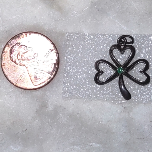 3 Leaf Clover Silver Pendant - Picture 5 of 15